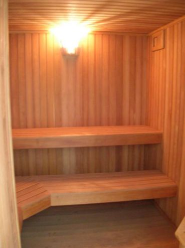 Sauna seca revestida em madeira